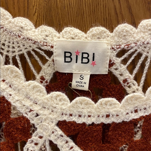 FINAL PRICE DROP NWT BiBi Crochet Top with Cream and Brown Accents size small - Picture 3 of 6